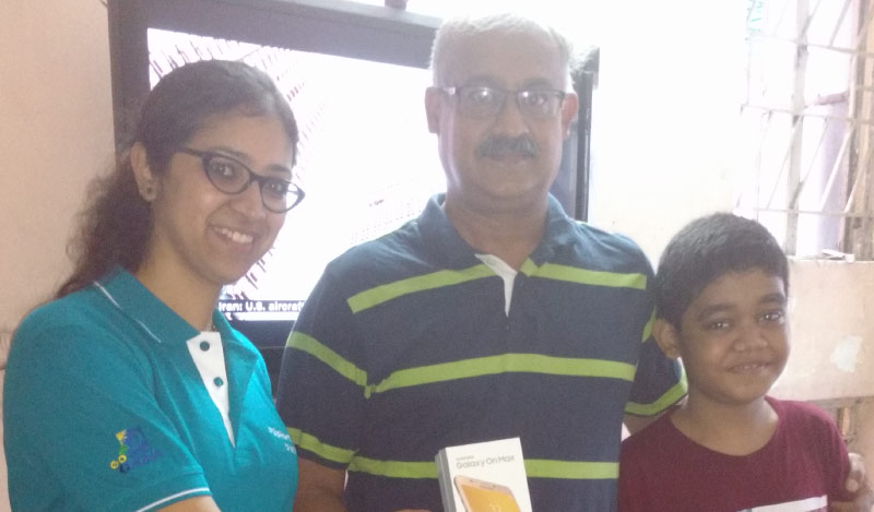Flipkart Customer Connect - Flipkart customer K Prakash Rau (R) with Flipster Charu Khanna
